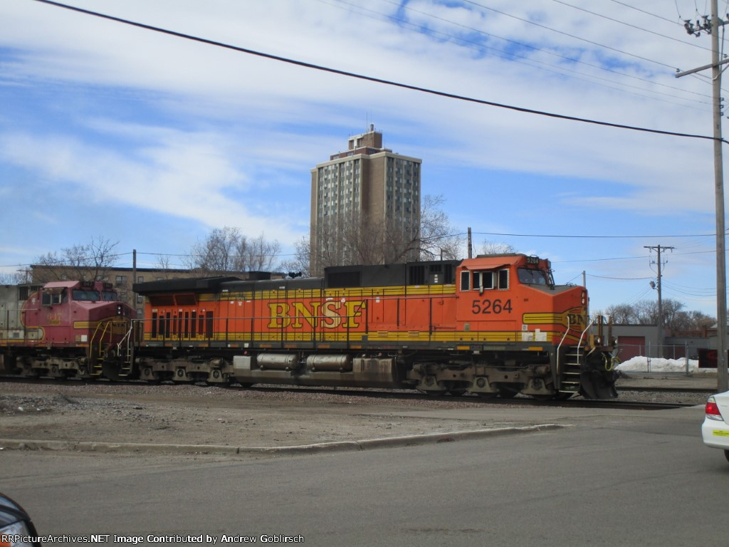 BNSF 5264